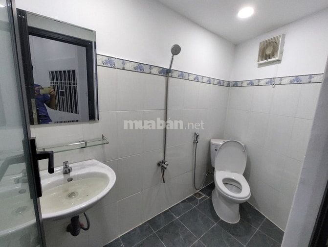Bán nhà mặt tiền hẻm xe hơi ngang 9m