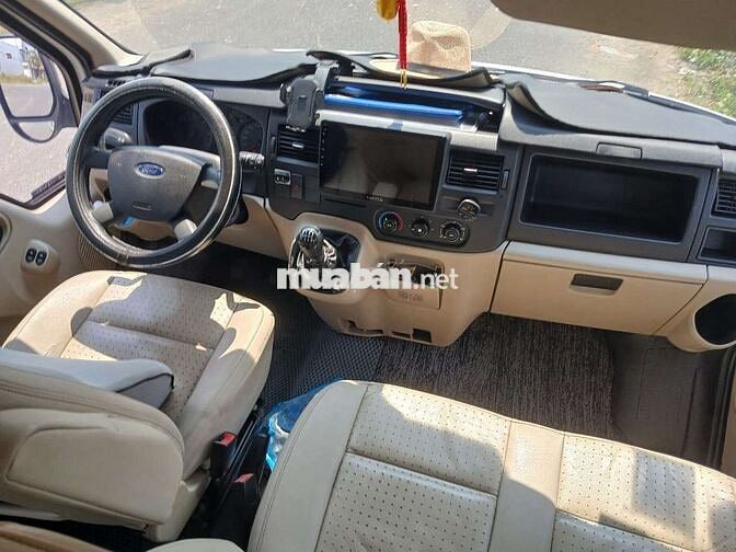Ford Transit 2018 16 chỗ Trắng
