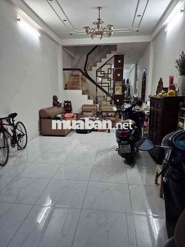 Cư xá Nguyên Hồng- Nhà 4 Tầng 72m2- đường 8m rộng rãi