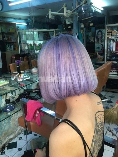 Cần thợ phụ biết gội đầu làm móng phụ hoá chất 