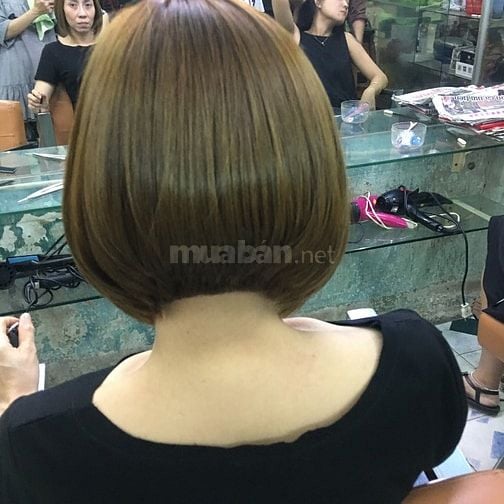 Cần thợ phụ biết gội đầu làm móng phụ hoá chất 