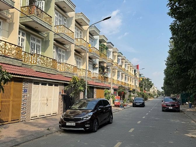Bán nhà Dĩ An, ngay KCN Tân Đông Hiệp B, Phú Mỹ Hiệp, 3 tầng- 4.3 tỷ