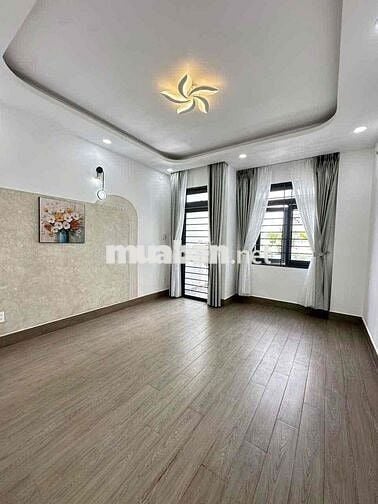 Nhà mặt tiền kinh doanh giá 900tr , hiện đang cho thuê 12tr/ tháng .