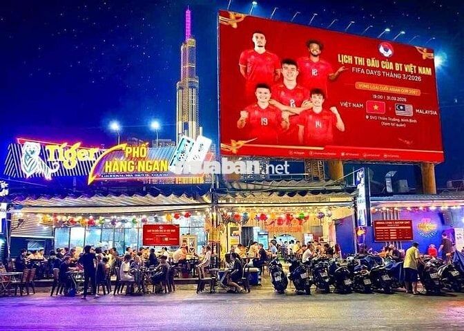 PHỐ HÀNG NGAN - LANDMARK81 TUYỂN DỤNG PHỤC VỤ +BẾP