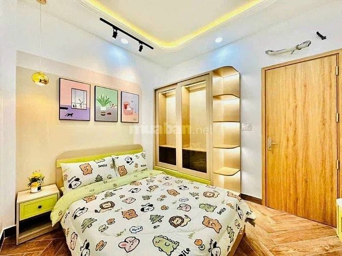 Bàn nhà 3 tầng - hẻm thoáng - Đường Nguyễn Đình Chính - Giá 2,290 tỷ