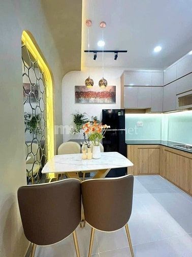 Bàn nhà 3 tầng - hẻm thoáng - Đường Nguyễn Đình Chính - Giá 2,290 tỷ
