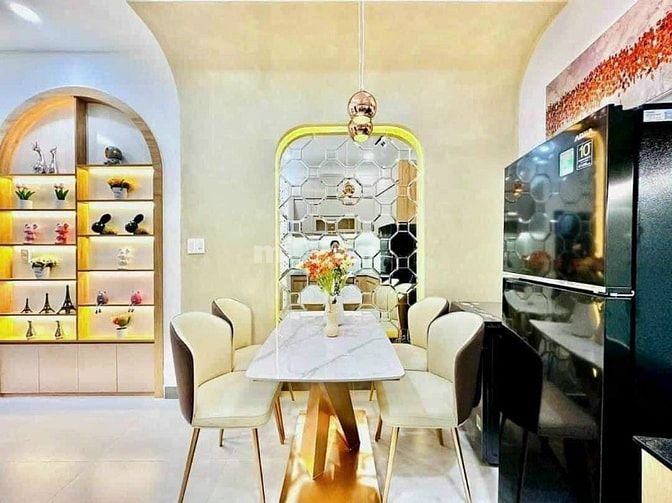 Bàn nhà 3 tầng - hẻm thoáng - Đường Nguyễn Đình Chính - Giá 2,290 tỷ