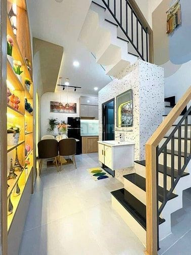 Bàn nhà 3 tầng - hẻm thoáng - Đường Nguyễn Đình Chính - Giá 2,290 tỷ