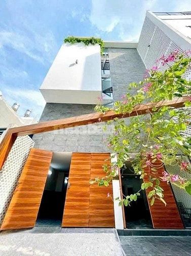 Biệt Thự KDC Trần Thái , Phước Kiển , DT: 10x20 . 3,5 lầu .NT cao cấp.