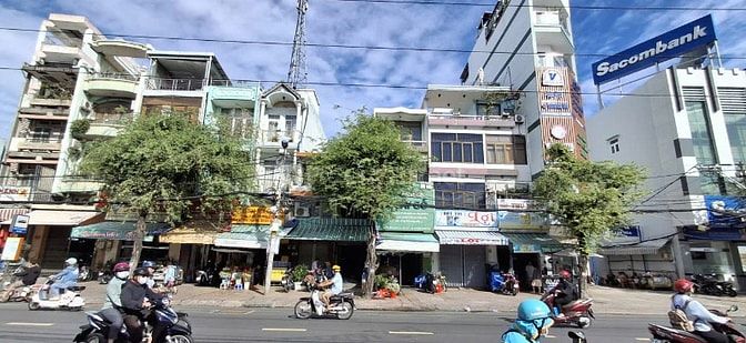 Cho thuê nhà nguyên căn mặt tiền, đối diện chợ Minh Phụng (3m6 * 20m).