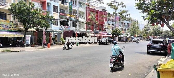 Cho thuê nhà 12x20m, 4 tầng, MT Tạ Quang Bửu, P.4, Q.8