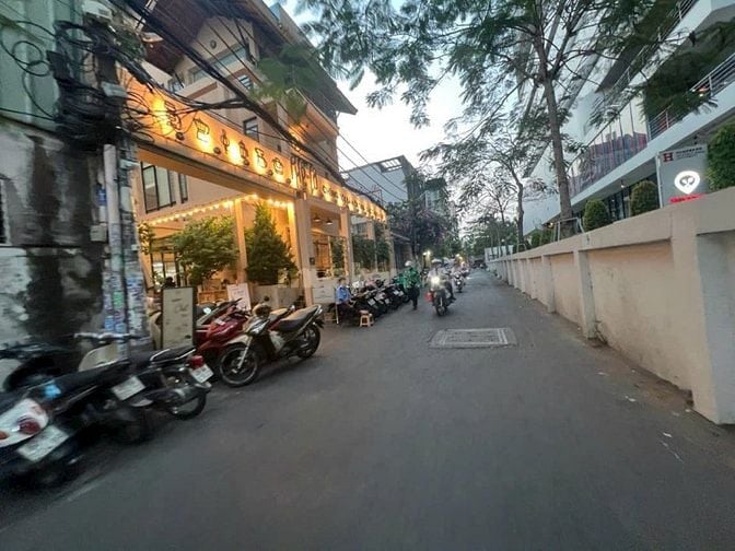 Bán gấp nhà đường nhựa rộng 12m, 193/ Điện Biên Phủ, P15, Q.Bình T