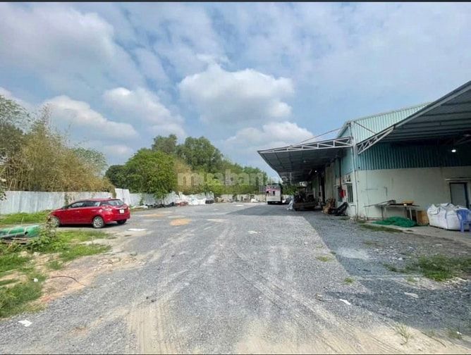 CHO THUÊ 2700m2 NHÀ XƯỞNG GIÁ 39tr/ tháng . 