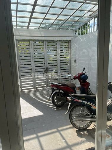 Cho thuê nhà 3 tầng , đường 16m . H- Đông Nam 