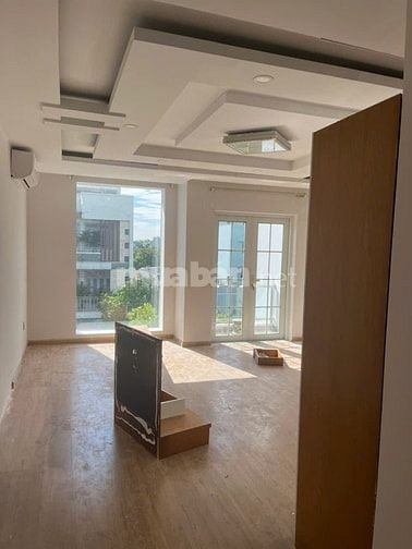 Cho thuê nhà 3 tầng , đường 16m . H- Đông Nam 