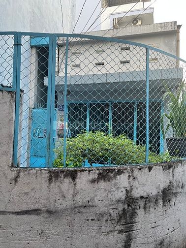 Nhà trên hẻm thông từ Bạch đằng ra Điện biên phủ, nở hậu 8 m cách q1,0