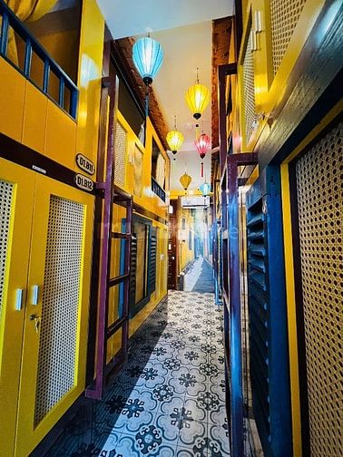 Sleepbox phong cách phố cổ Hội An trung tâm Quận 1