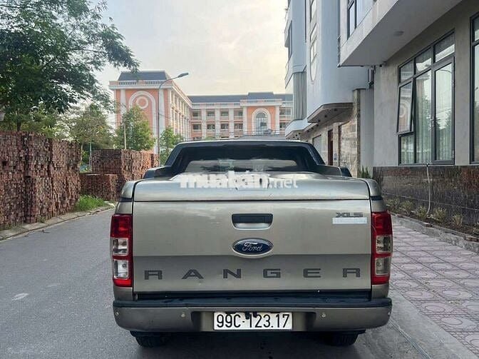 Ford Ranger XLS 2017 Vàng cát