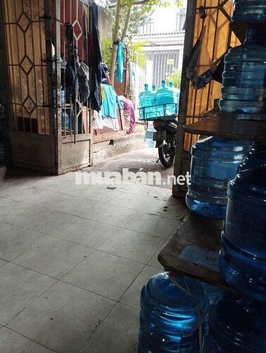 Nhân Viên Giao Hàng Nước Suối 