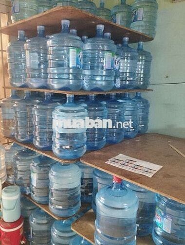 Nhân Viên Giao Hàng Nước Suối 