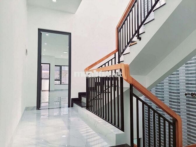 nhà mới xây 10pn 10wc mặt tiền Lê minh xuân, p7. thang máy