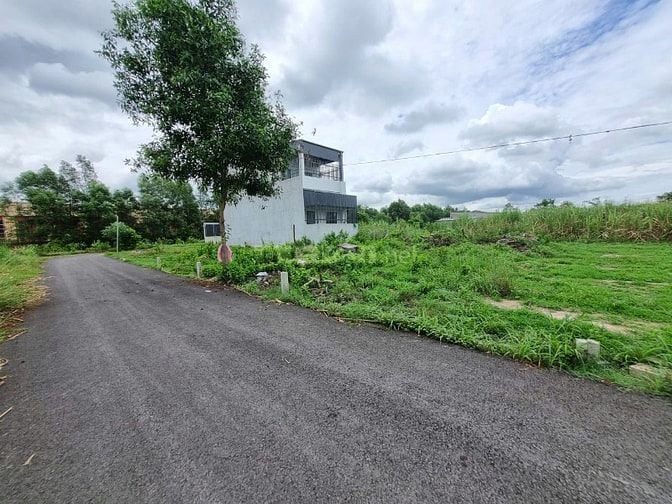 Đất full thổ cư ngay cổng KCN Phước Đông. 125m2 giá 700tr 
