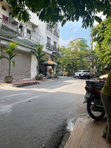 Cần bán nhà ngõ cù chính lan di