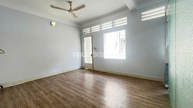 Cho thuê căn 68m2 có 2p ngủ, NTCB ở C/c Phan Xích Long giá 8tr5