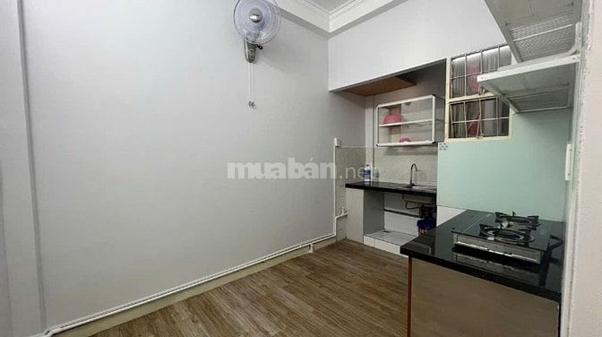 Cho thuê căn 68m2 có 2p ngủ, NTCB ở C/c Phan Xích Long giá 8tr5