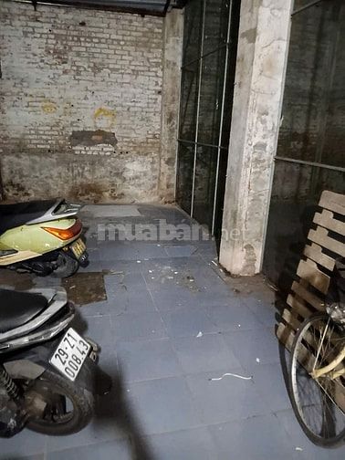 CHO THUÊ MẶT BẰNG vị trí đẹp số 42 Hoàng Văn Thái, DT 140m2