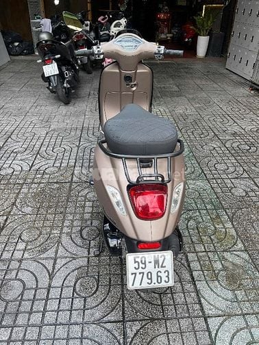 Cần bán xe máy vespa sprint 2023