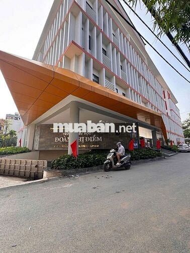 Nhà mặt ngõ Phú Thượng kinh doanh, hai ô tô ngủ trong nhà.