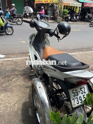 Honda Blade Trắng Tự động
