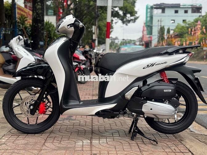 Honda SH Mode Trắng đen xe chính chủ phố