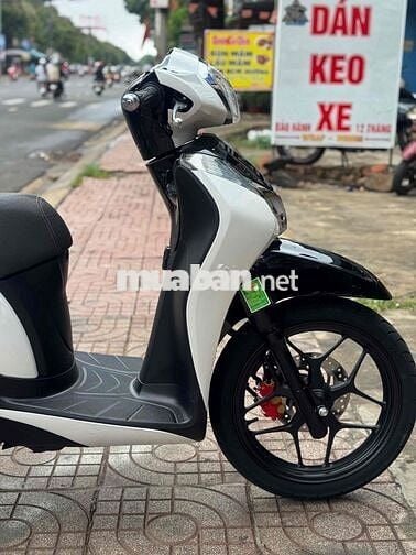 Honda SH Mode Trắng đen xe chính chủ phố