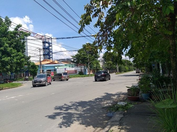 Cần bán nhà mặt tiền đường CN 11