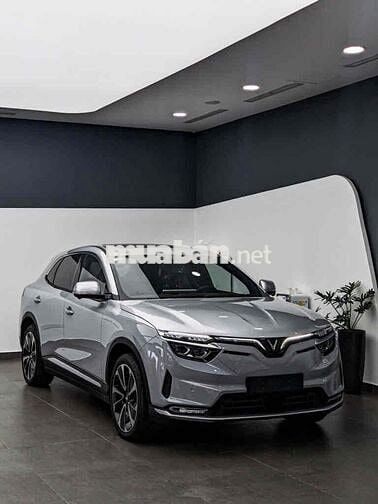 VinFast VF8 Plus Mới 100% Xám