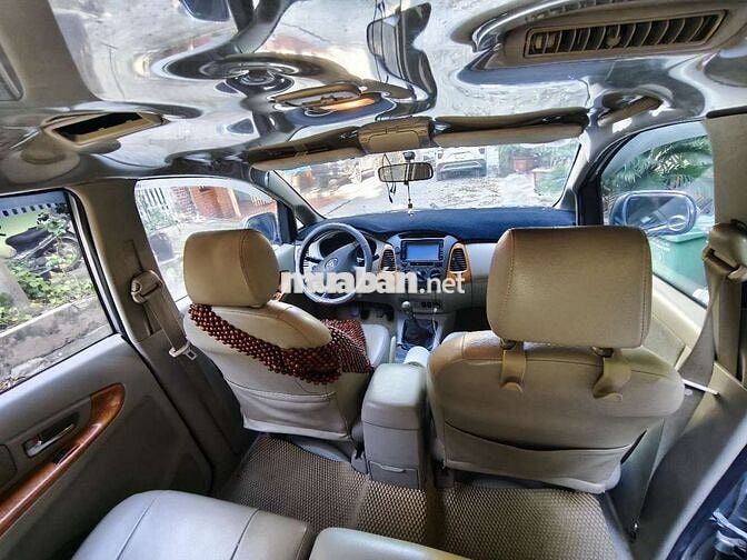 Toyota Innova 2010