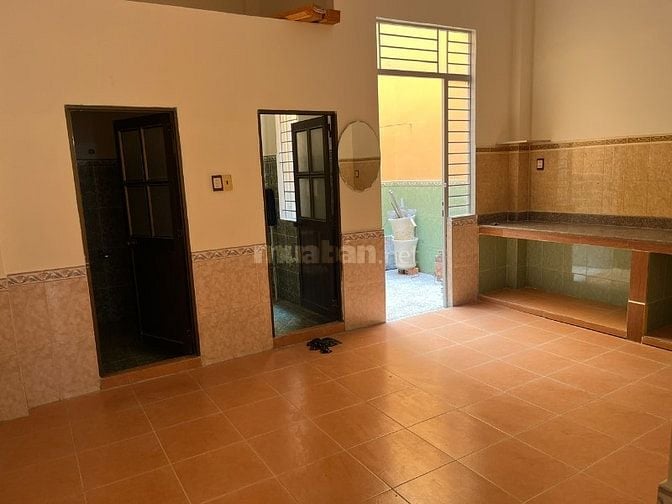 Cho thuê nhà 173/70 Phạm Phú Thứ ( 220 m2)  góc ngã 4 Ca Văn Thỉnh