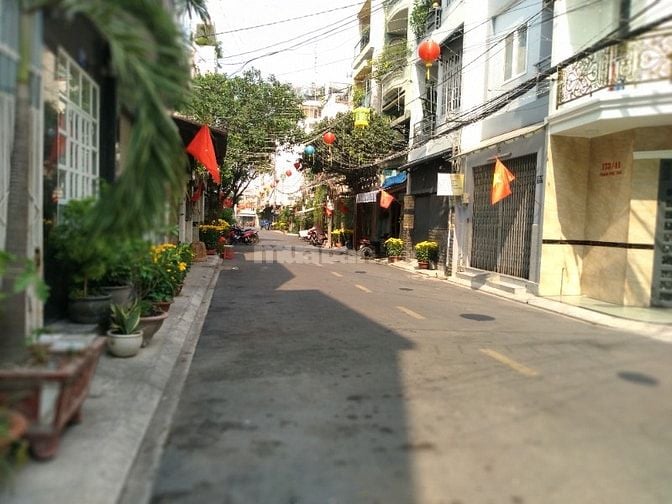 Cho thuê nhà 173/70 Phạm Phú Thứ ( 220 m2)  góc ngã 4 Ca Văn Thỉnh