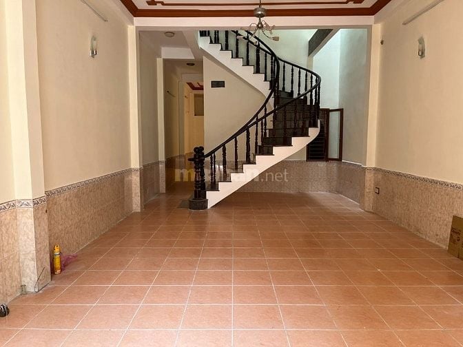 Cho thuê nhà 173/70 Phạm Phú Thứ ( 220 m2)  góc ngã 4 Ca Văn Thỉnh