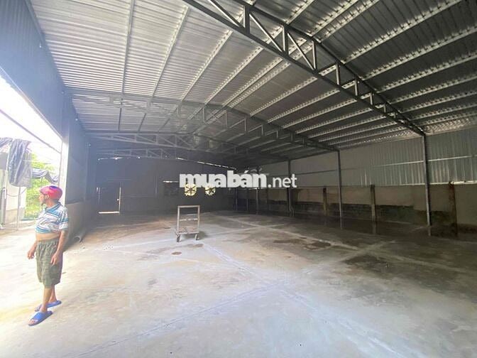 cho thuê kho xưởng khuôn viên 1500m2 giá rẻ 25 tr