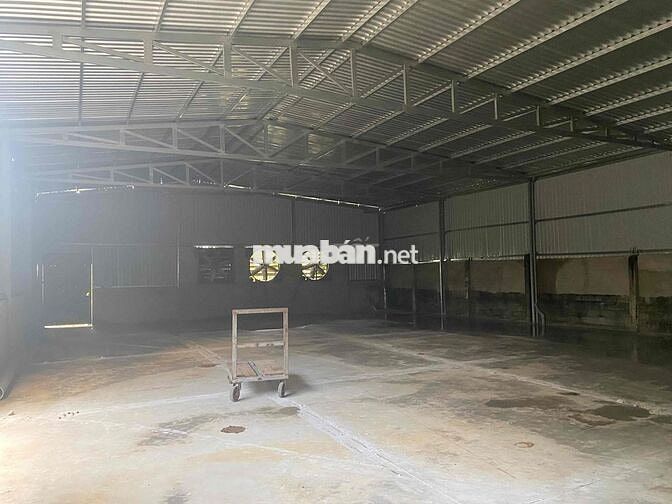 cho thuê kho xưởng khuôn viên 1500m2 giá rẻ 25 tr