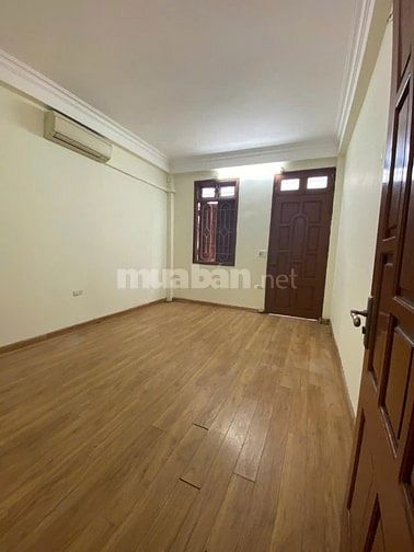 Cho thuê nhà ngõ 198 Vĩnh Hưng - Đông Thiên - ô tô tải đỗ cửa