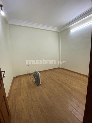 Cho thuê nhà ngõ 198 Vĩnh Hưng - Đông Thiên - ô tô tải đỗ cửa