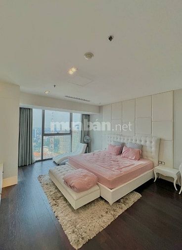 Chính chủ cho thuê căn hộ Vincom Đồng Khởi Q.1- Tầng 25 view nhà thờ