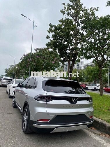 VinFast VF8 ECO 2022 Bạc