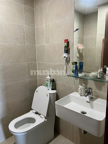 HOT! Bán 2PN tầng cao thoáng, view hồ bơi mát mẻ giá tốt 2 tỷ 265