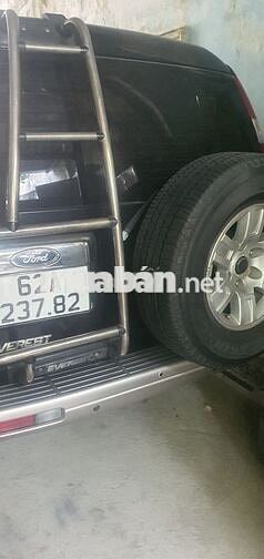 Ford Everest Đen 7 chỗ Số sàn