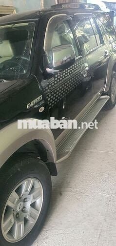 Ford Everest Đen 7 chỗ Số sàn